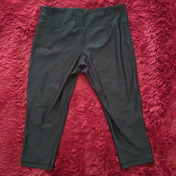 Under Armour compression capris black leggings - Picture 6 of 15